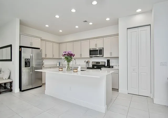 2nd image of 16420 Sandy Shore Dr, Loxahatchee, FL 33470 | MLS# R11128407
