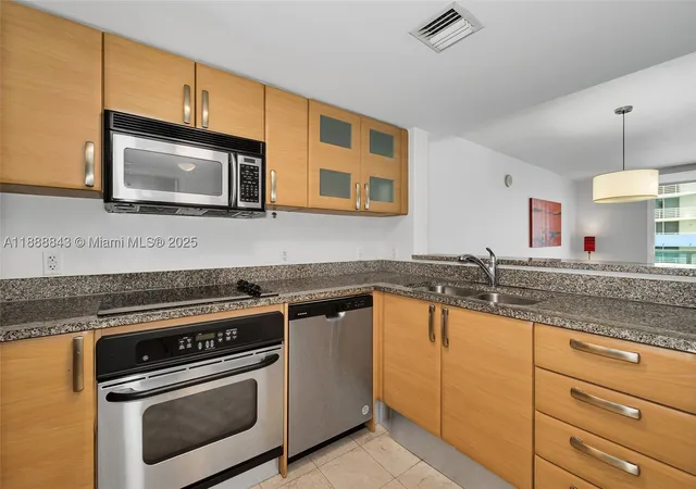 Photo 3 of Sale Pending at 2101 Brickell Avenue #905, Miami, FL 33129 | MLS# A11888843 | Listing updated on 2026-09-15