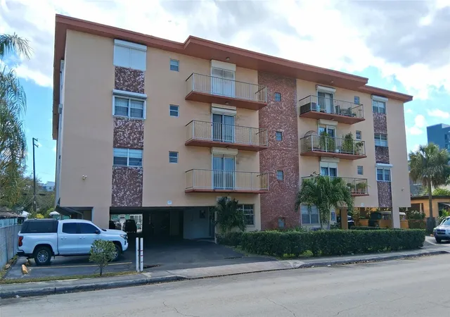 Homes for sale in Hollywood, FL | 2010 Fillmore St #303, Hollywood, FL 33020 | MLS# F10529674