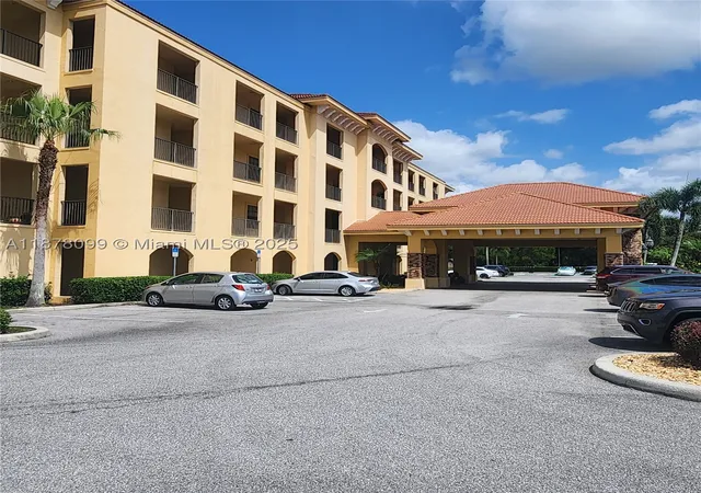 Photo 3 of Condo for sale at 2351 Lakeview Dr #114, Sebring, FL 33870 | MLS# A11878099 | Listing updated on 2026-10-07
