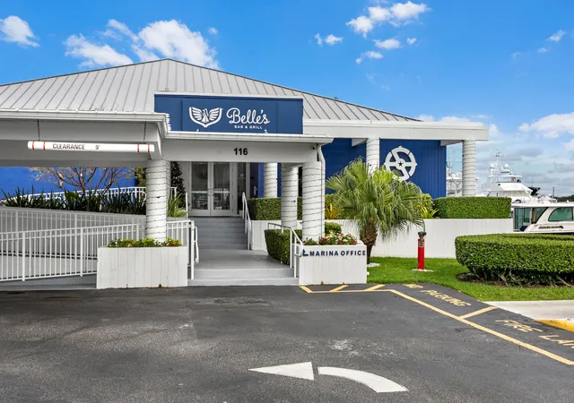 2nd image of 134 Lakeshore Dr, North Palm Beach, FL 33408