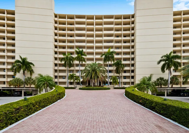3rd image of 134 Lakeshore Dr, South Palm Beach, FL 33408