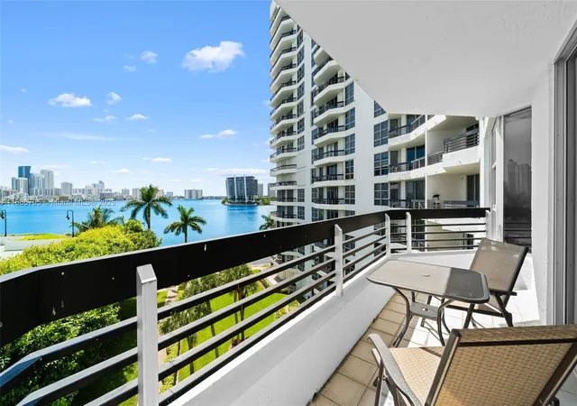4th image of 3600 Mystic Pointe Dr #614, Aventura, FL 33180 | MLS# A11886705