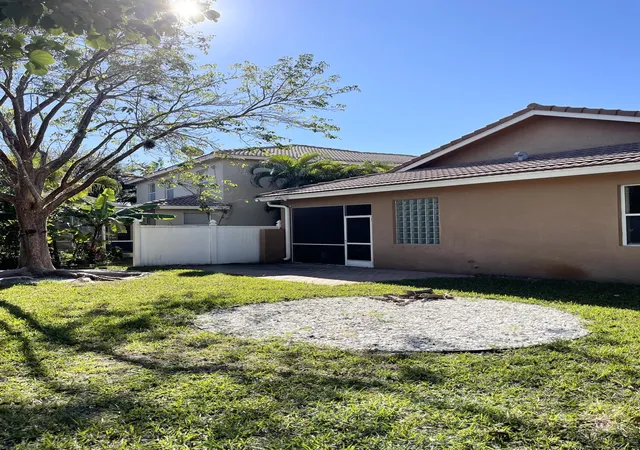 4th image of 870 Gazetta Wy, West Palm Beach, FL 33413 | MLS# R11129683