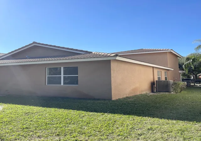 5th image of 870 Gazetta Wy, West Palm Beach, FL 33413 | MLS# R11129683
