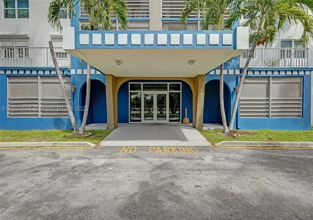 3rd image of 501 E Dania Bch Blvd, Dania Beach, FL 33004