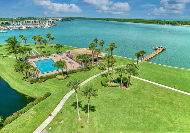 4th image of 200 Intracoastal Pl, Jupiter, FL 33469