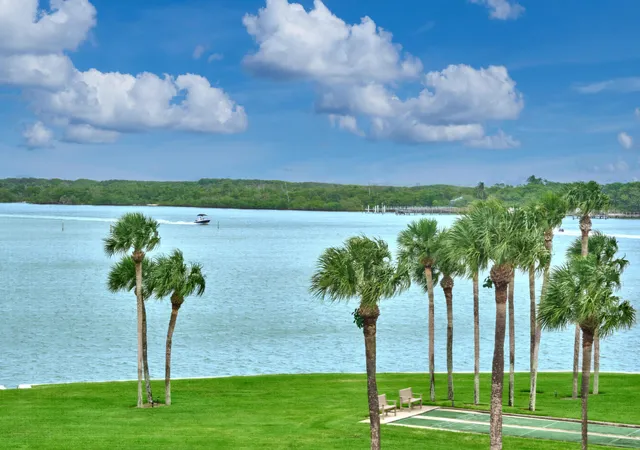 5th image of 200 Intracoastal Pl, Jupiter, FL 33469