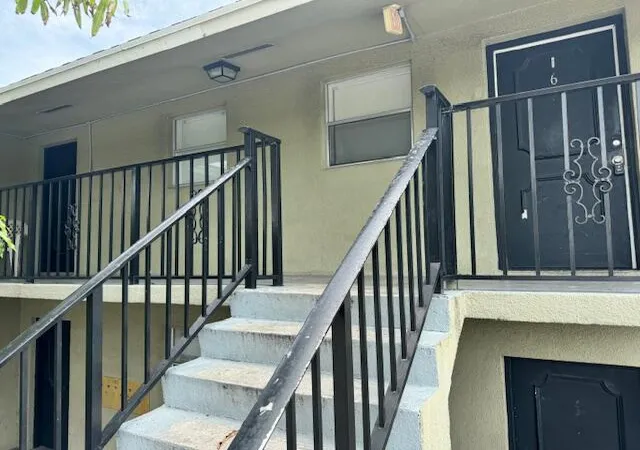 Homes for sale in Lake Worth Beach, FL | 1709 S Federal Hwy #6, Lake Worth Beach, FL 33460 | MLS# R11129942