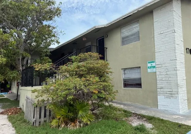 Homes for sale in Lake Worth, FL | 1709 S Federal Hwy, Lake Worth, FL 33460
