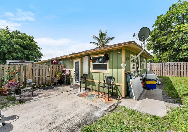 27th image of 2907 Apalachee Rd, West Palm Beach, FL 33406 | MLS# R11130150