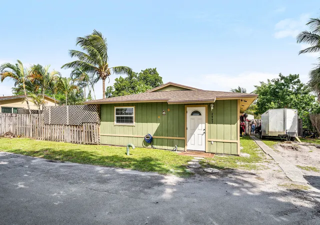 2nd image of 2907 Apalachee Rd, West Palm Beach, FL 33406 | MLS# R11130150