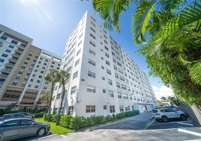 1st image of 2555 Ne 11th St #310, Fort Lauderdale, FL 33304 | MLS# A11892037