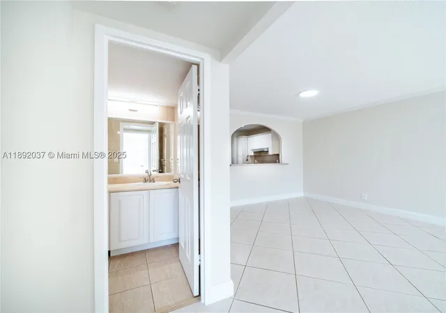 2nd image of 2555 Ne 11Th St, Fort Lauderdale, FL 33304