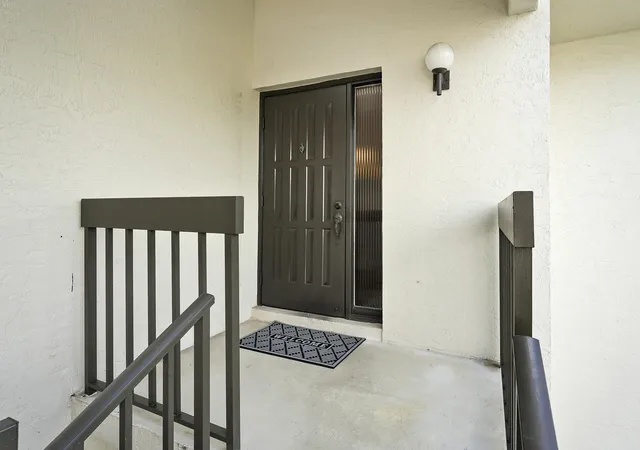 3rd image of 402 Wingfoot Dr, Jupiter, FL 33458