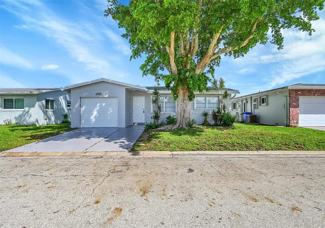 3rd image of 6925 Nw 11Th St, Margate, FL 33063 | MLS# F10530649
