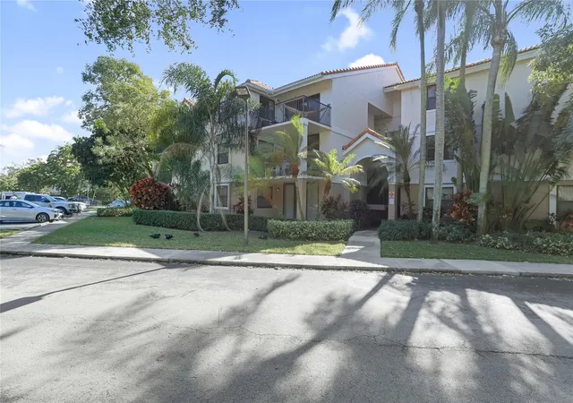 Homes for sale in Plantation, FL | 10131 W Sunrise Blvd, Plantation, FL 33322
