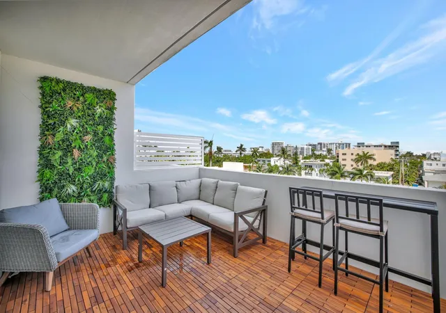 Homes for sale in Fort Lauderdale, FL | 401 N Birch Rd #413, Fort Lauderdale, FL 33304 | MLS# F10530136