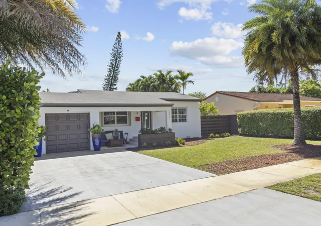3rd image of 297 Minola Dr, Miami Springs, FL 33166 | MLS# R11130863