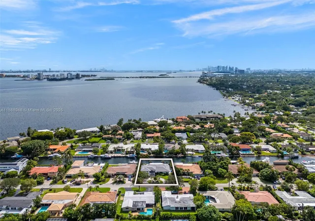 3rd image of 1370 Ne 103Rd St, Miami Shores, FL 33138 | MLS# A11888948