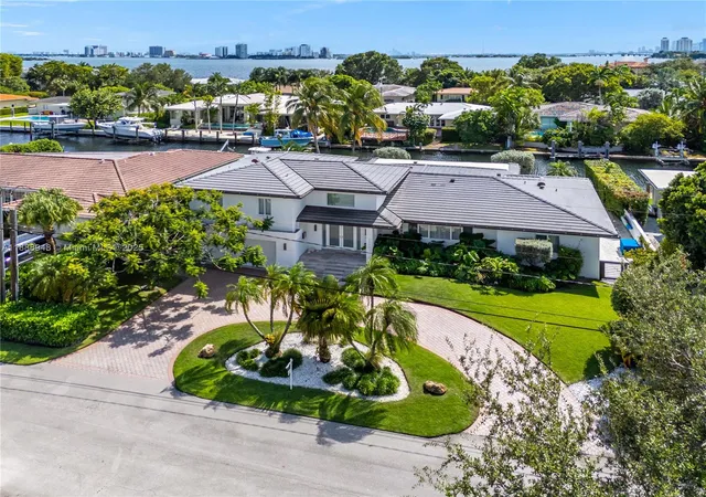 4th image of 1370 Ne 103Rd St, Miami Shores, FL 33138 | MLS# A11888948