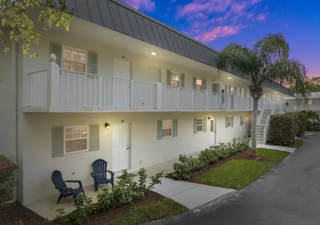 1st image of 900 Jasmine Ln, Vero Beach, FL 32963