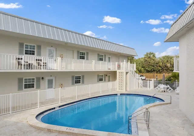2nd image of 900 Jasmine Ln, Vero Beach, FL 32963