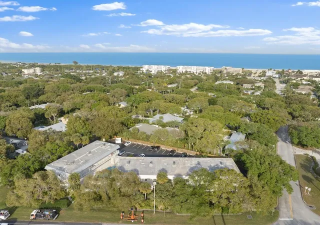3rd image of 900 Jasmine Ln, Vero Beach, FL 32963