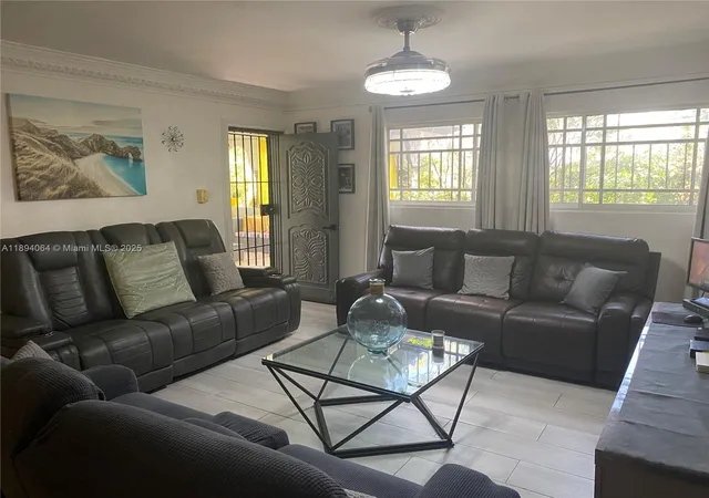 2nd image of 6 Calle 29 Este, New York, NY 10133 | MLS# A11894064