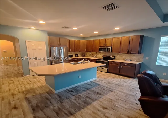 5th image of 11484 Sw Lake Park Dr, Port Saint Lucie, FL 34987 | MLS# A11894554