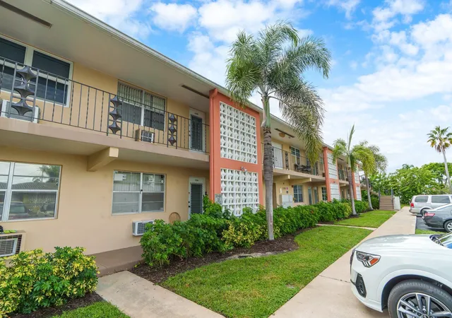 Homes for sale in Fort Lauderdale, FL | 2106 Ne 56th Ct #204, Fort Lauderdale, FL 33308 | MLS# F10531304