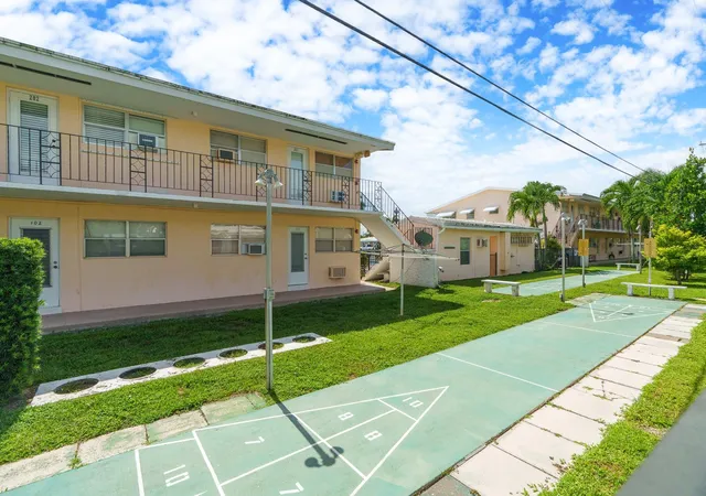 Homes for sale in Fort Lauderdale, FL | 2106 Ne 56th Court, Fort Lauderdale, FL 33308 | Houzeo