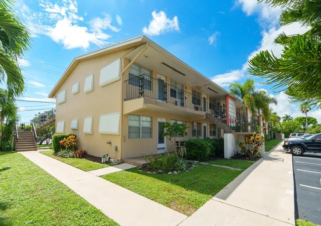Homes for sale in Fort Lauderdale, FL | 2106 Ne 56th Ct #204, Fort Lauderdale, FL 33308 | MLS# F10531304