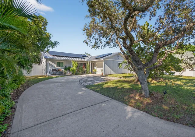 1st image of 5095 Se Manatee Ter, Stuart, FL 34997 | MLS# R11132059