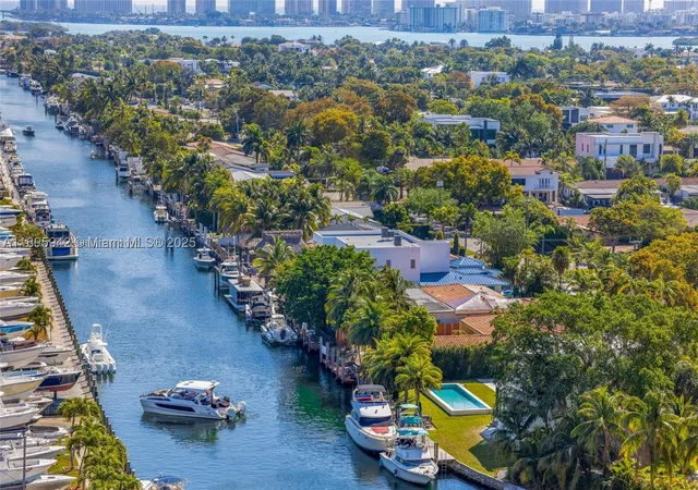 Photo 3 of Condo for sale at 13499 Biscayne Blvd #1603, North Miami, FL 33181 | MLS# A11895942 | Listing updated on 2026-09-29