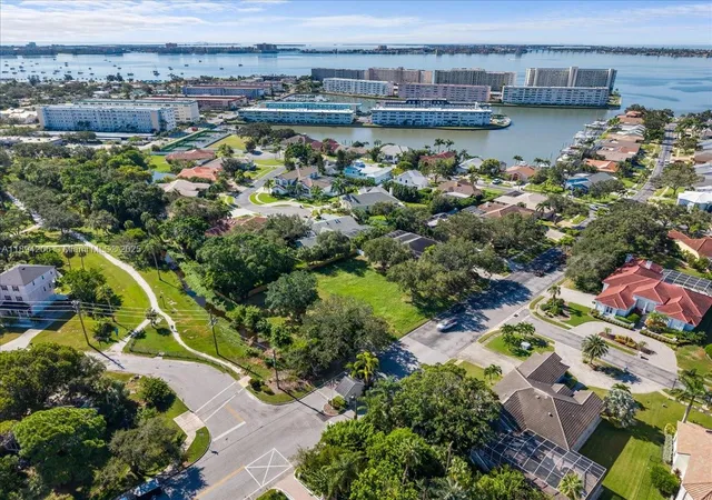 25th image of 2207 54th St S, Gulfport, FL 33707 | MLS# A11894206