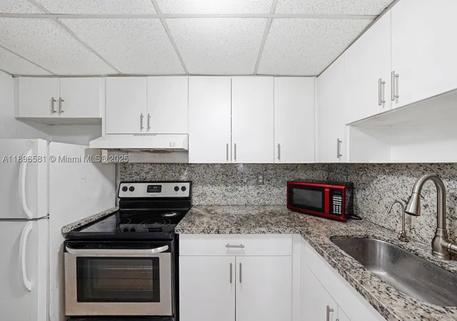 Homes for sale in Hialeah, FL | 8005 W 6Th Ave #B, Hialeah, FL 33014 | MLS# A11896581