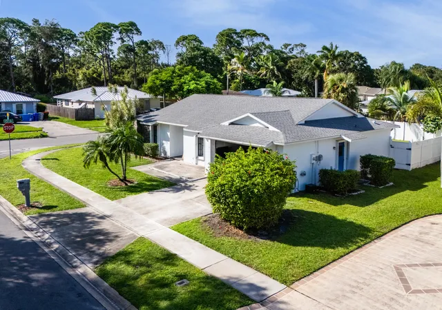 Homes for sale in Vero Beach, FL | 2490 4Th Pl, Vero Beach, FL 32962 | MLS# R11132560