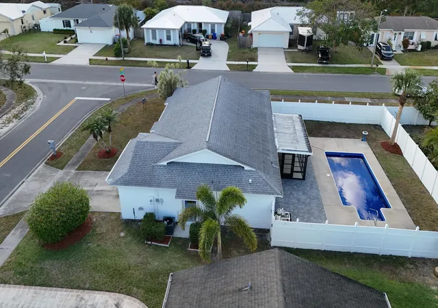 Homes for sale in Vero Beach, FL | 2490 4Th Pl, Vero Beach, FL 32962 | MLS# R11132560