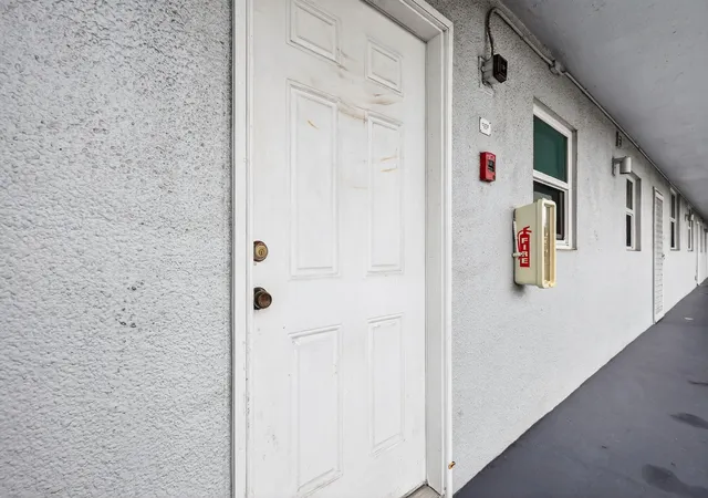 2nd image of 111 Royal Park Dr #4a, Oakland Park, FL 33309 | MLS# R11132878