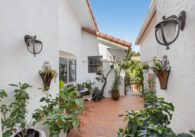 2nd image of 10559 Ladypalm Ln #A, Boca Raton, FL 33498 | MLS# R11133017
