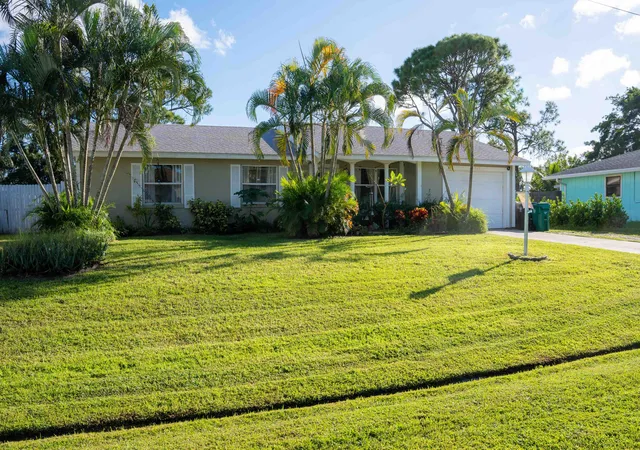 Homes for sale in Port St Lucie, FL | 382 Se Evans Ave, Port St Lucie, FL 34984 | MLS# R11133157