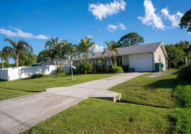 Homes for sale in Port St Lucie, FL | 382 Se Evans Ave, Port St Lucie, FL 34984 | MLS# R11133157