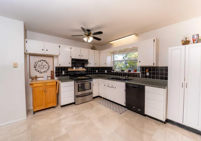 Homes for sale in Port St Lucie, FL | 382 Se Evans Ave, Port St Lucie, FL 34984 | MLS# R11133157