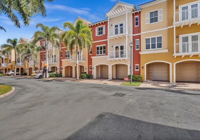 Homes for sale in Lighthouse Point, FL | 2329 Vintage Dr #2329, Lighthouse Point, FL 33064 | MLS# F10530790