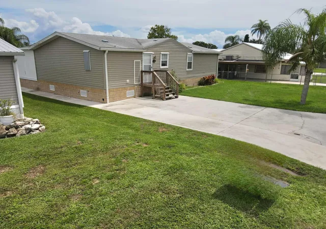 2nd image of 1081 6th St, Okeechobee, FL 34974 | MLS# F10532021