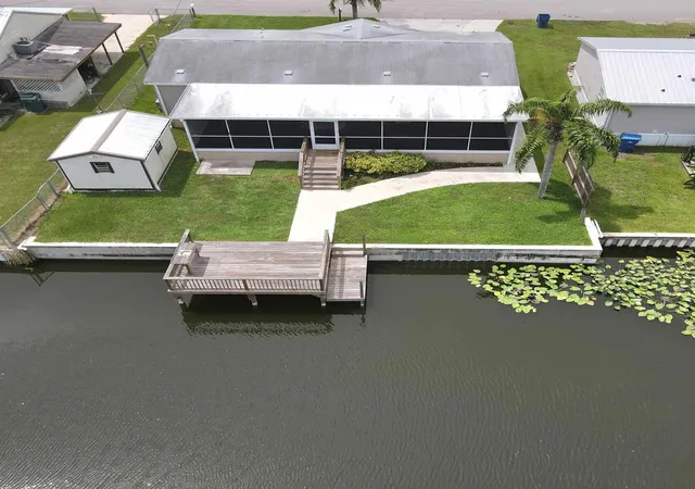3rd image of 1081 6Th St, Okeechobee, FL 34974 | MLS# F10532021