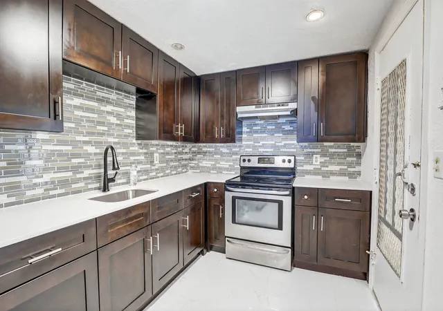 Homes for sale in Plantation, FL | 4770 Nw 10th Ct #104, Plantation, FL 33313 | MLS# R11133232