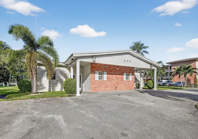 Homes for sale in Plantation, FL | 4770 Nw 10th Ct #104, Plantation, FL 33313 | MLS# R11133232