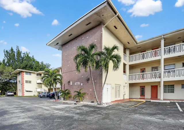 Homes for sale in Plantation, FL | 4770 Nw 10Th Ct, Plantation, FL 33313